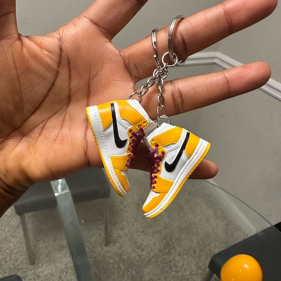 AIR JORDAN MINI KEY CHAINS - Picture 3 of 4
